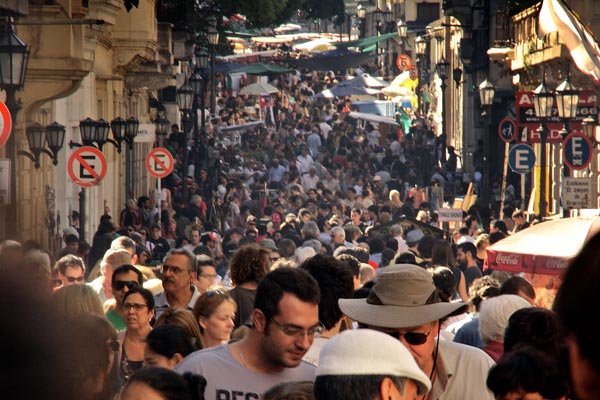 argentina-063-santelmo-crowd